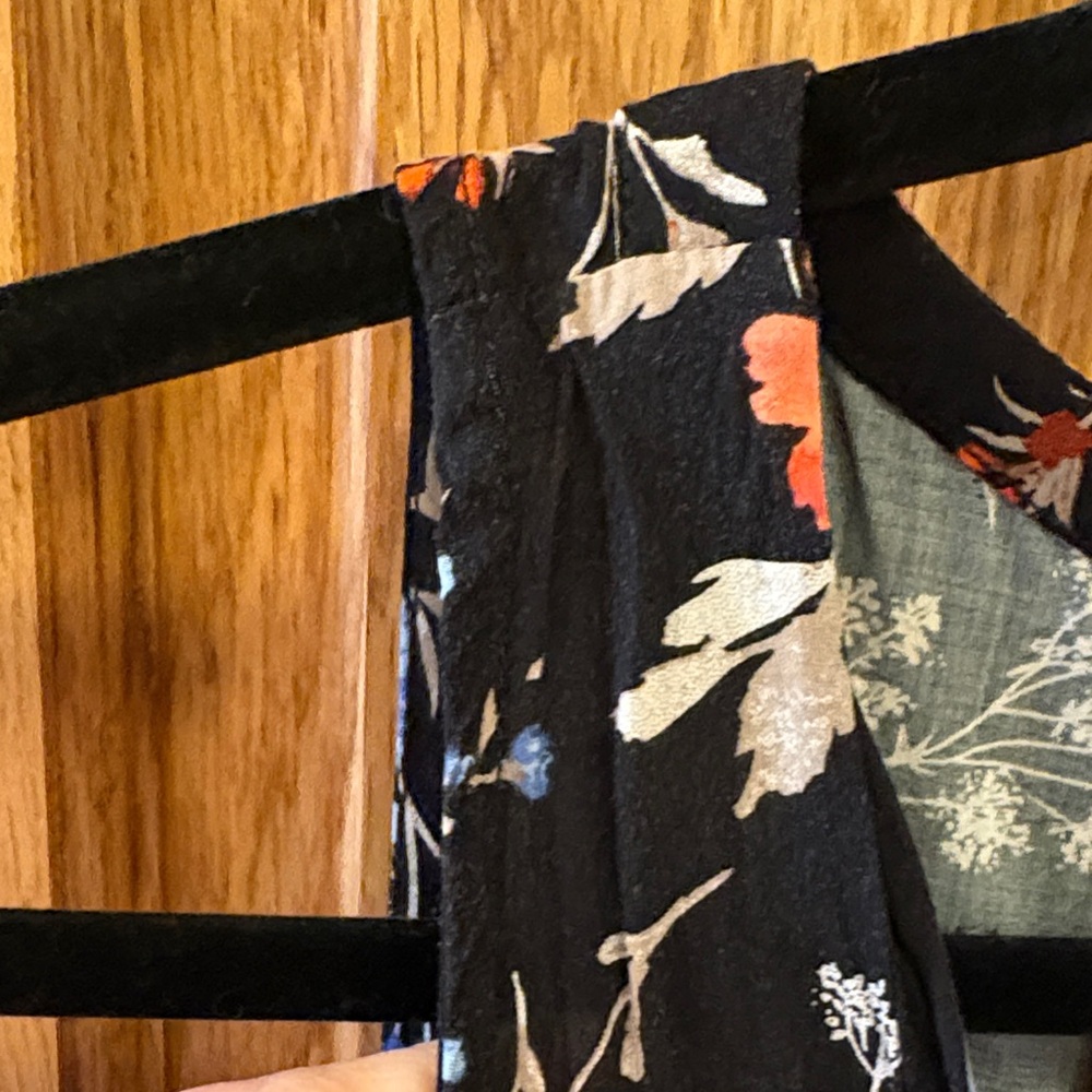 Old Navy Black Floral V-Neck Keyhole Camisole/Tank - Picture 5 of 14